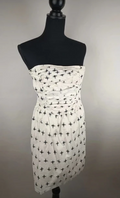 Sessun schulterfreies Sommerkleid Creme mit schwarzem geometrischem Muster, Vorderansicht