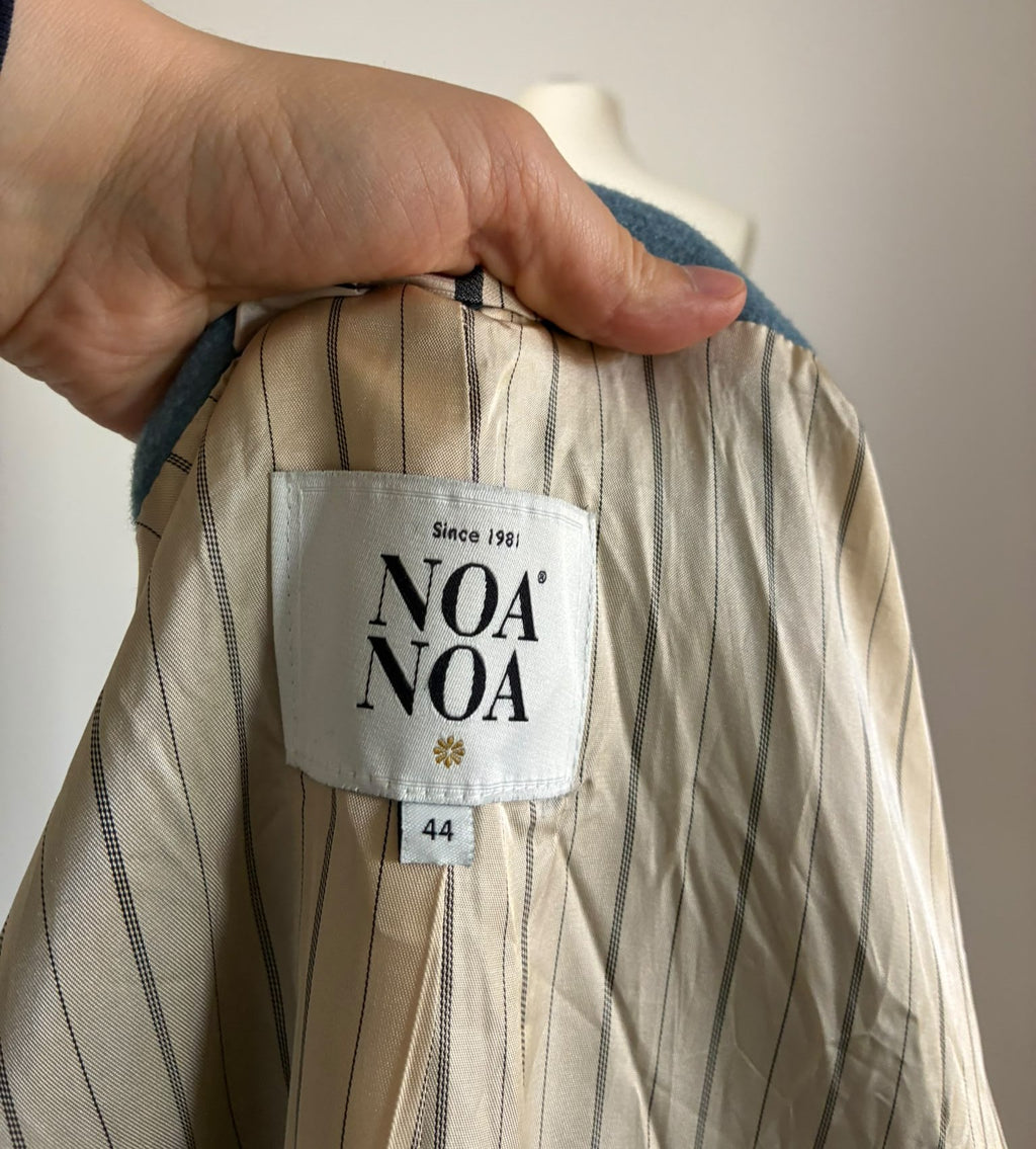 Noa Noa Mantel Größe 44 in zartem Hellblau mit klarem Schnitt