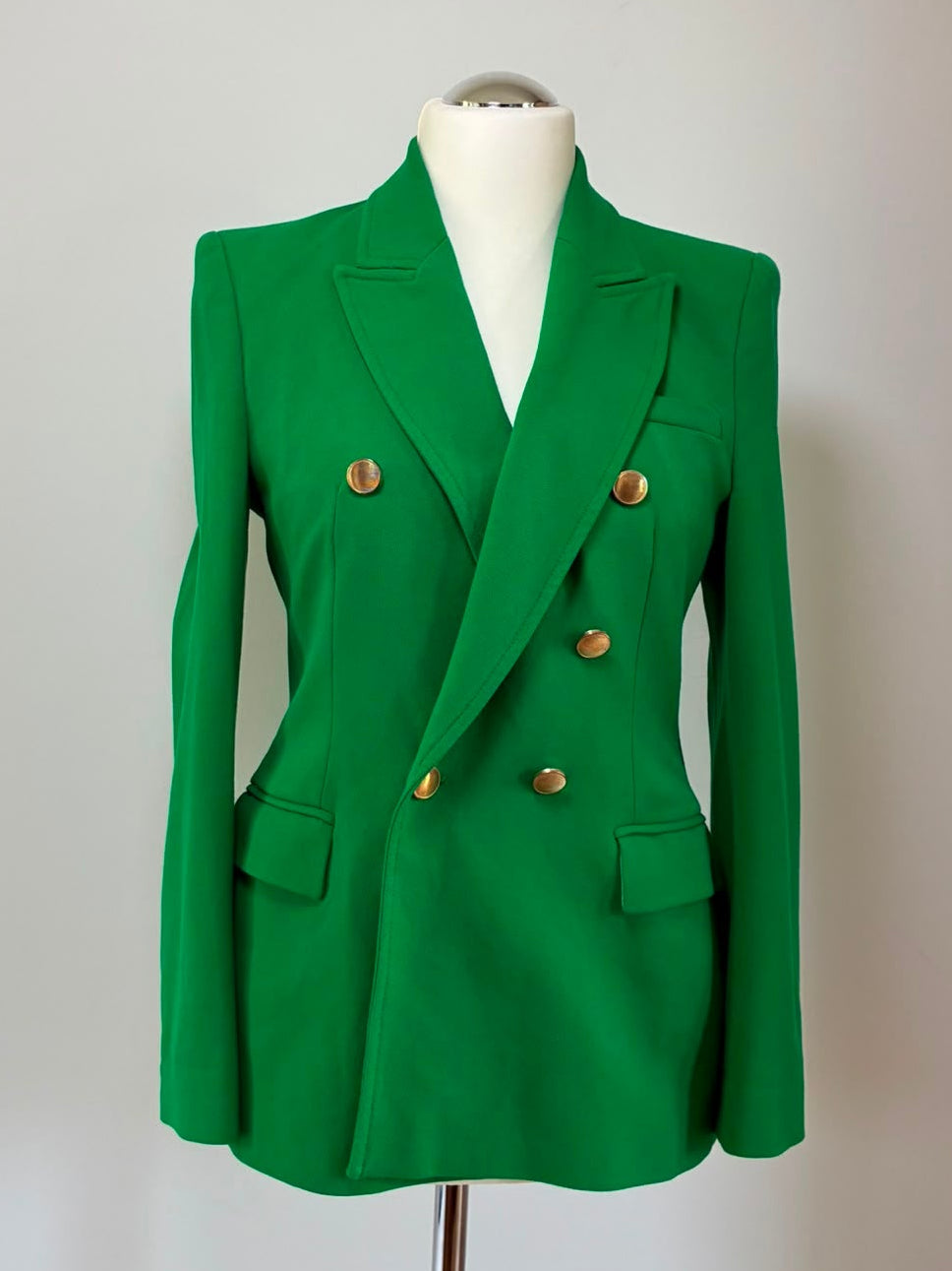 Zara Doppelreiher-Blazer in Smaragdgrün mit goldfarbenen Knöpfen, Vorderansicht